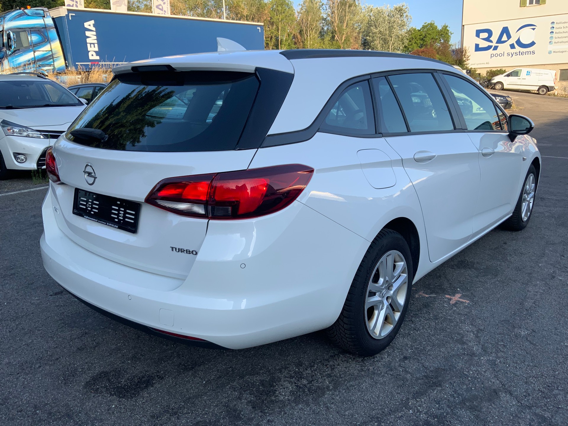 OPEL Astra Sports Tourer 1.4i Turbo Dynamic Automatic-image-3