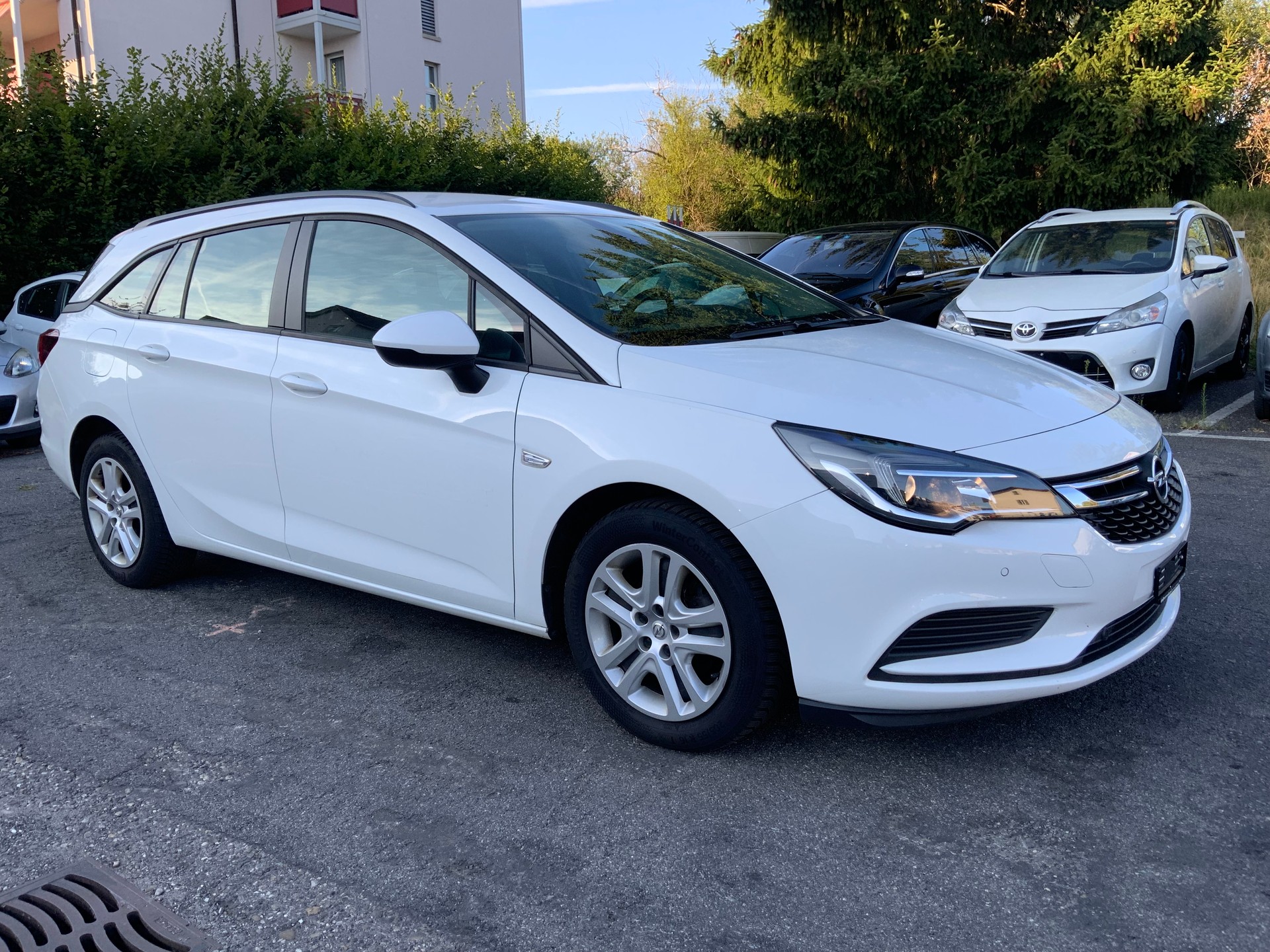 OPEL Astra Sports Tourer 1.4i Turbo Dynamic Automatic-image-2