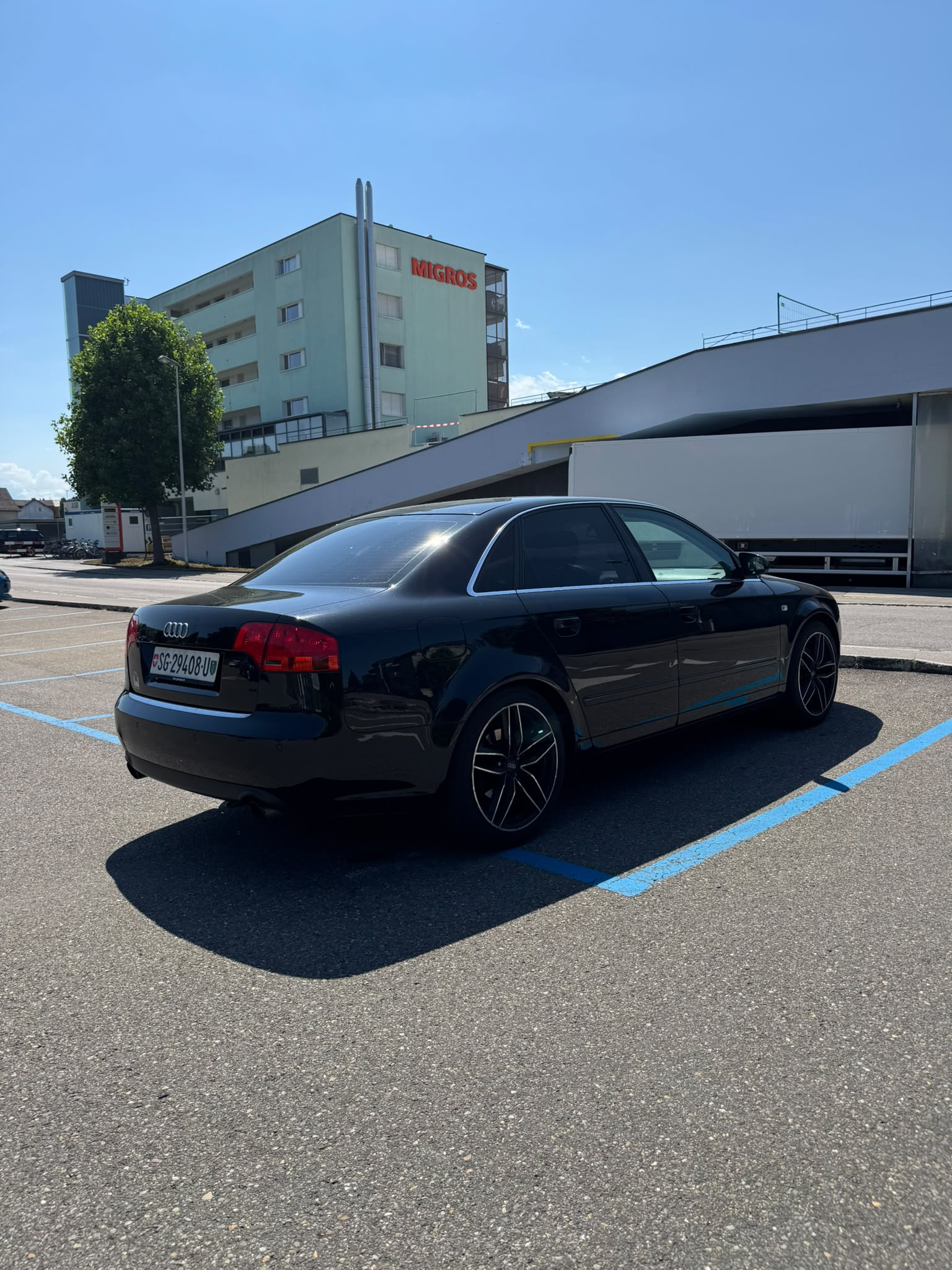 AUDI A4 Limousine 2.0 Turbo FSI-image-2