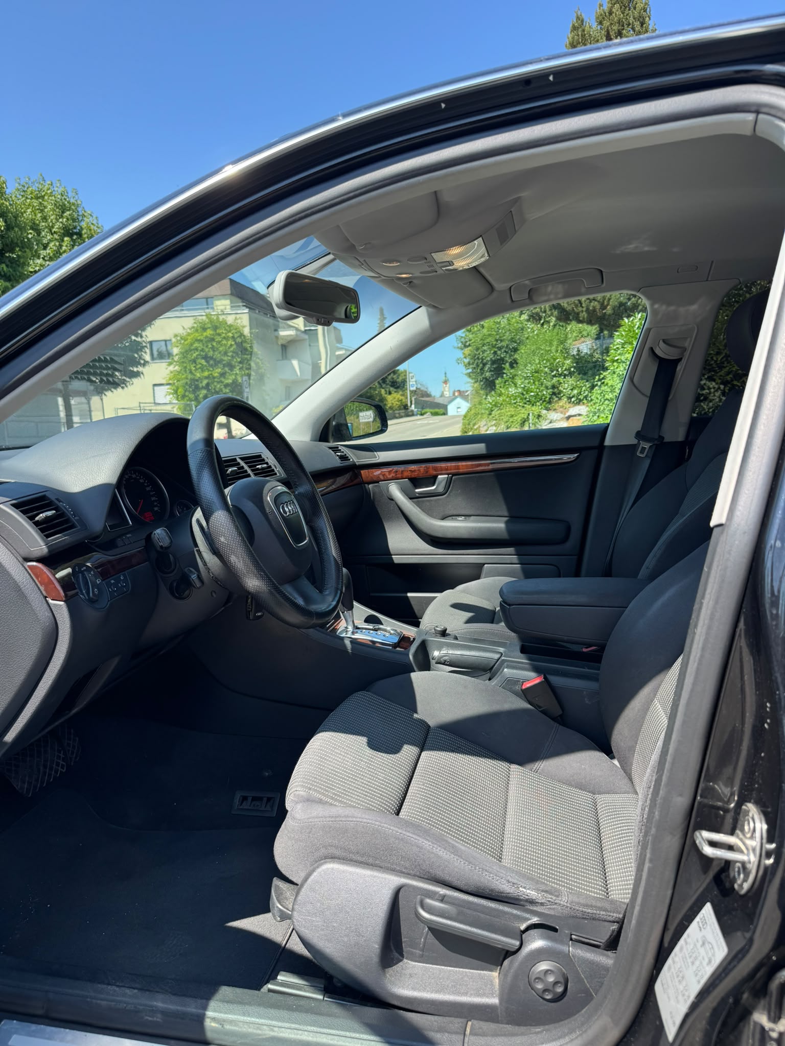 AUDI A4 Limousine 2.0 Turbo FSI-image-4