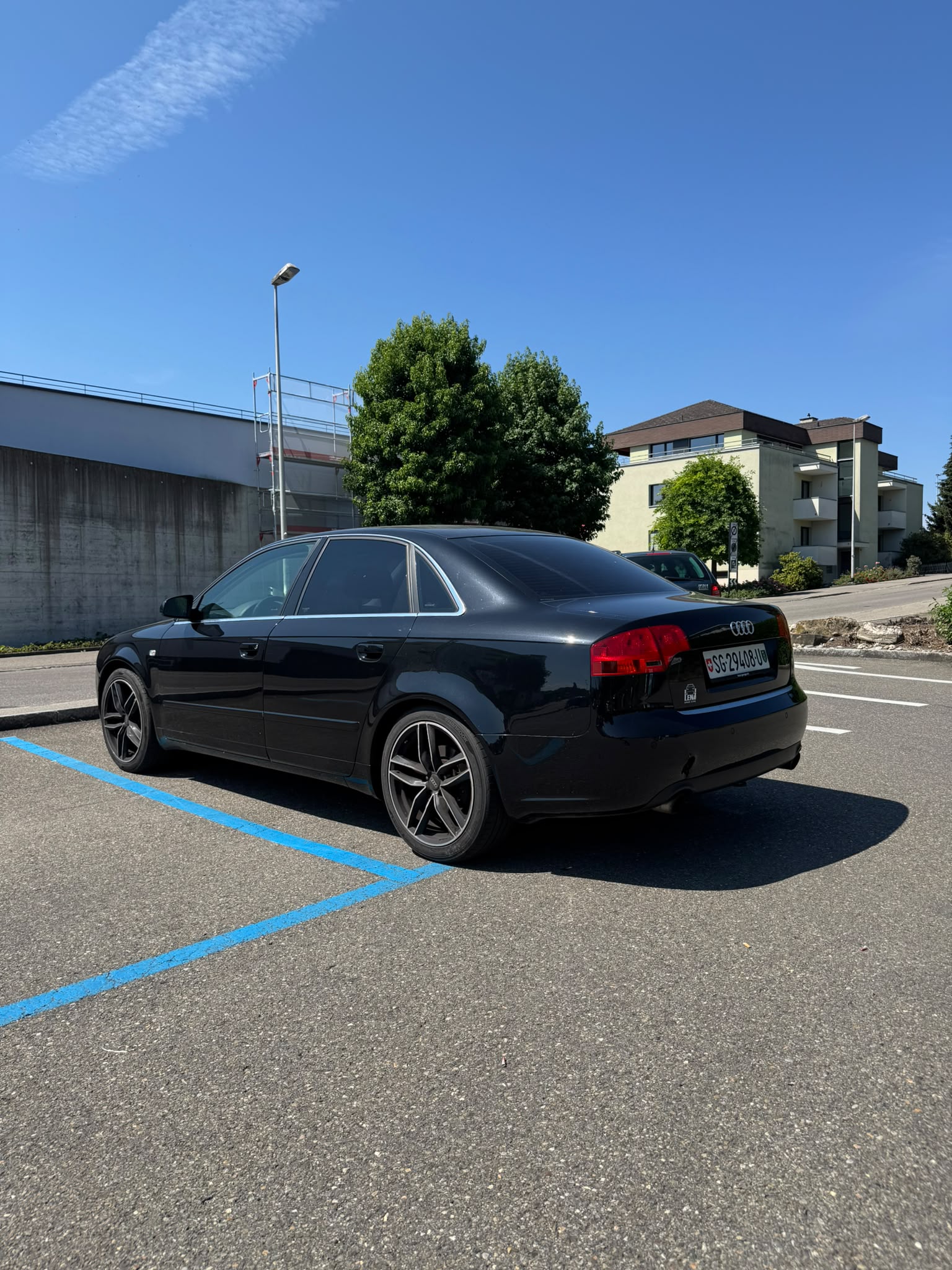 AUDI A4 Limousine 2.0 Turbo FSI-image-1