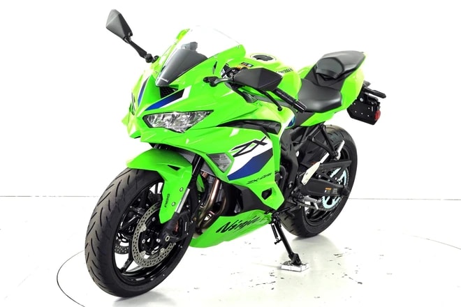 KAWASAKI Ninja ZX-4RR-showroom-element-2