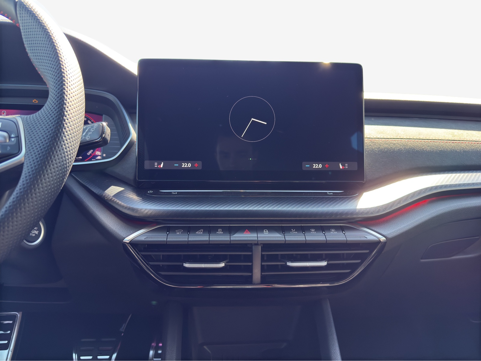 SKODA Octavia Combi 2.0 TSI DSG RS 30 Years Edition-image-10
