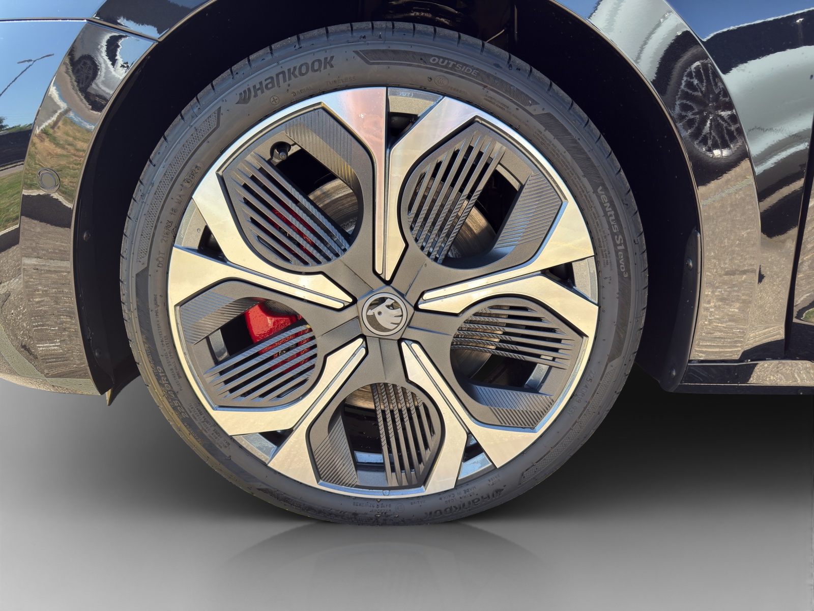 SKODA Octavia Combi 2.0 TSI DSG RS 30 Years Edition-image-14