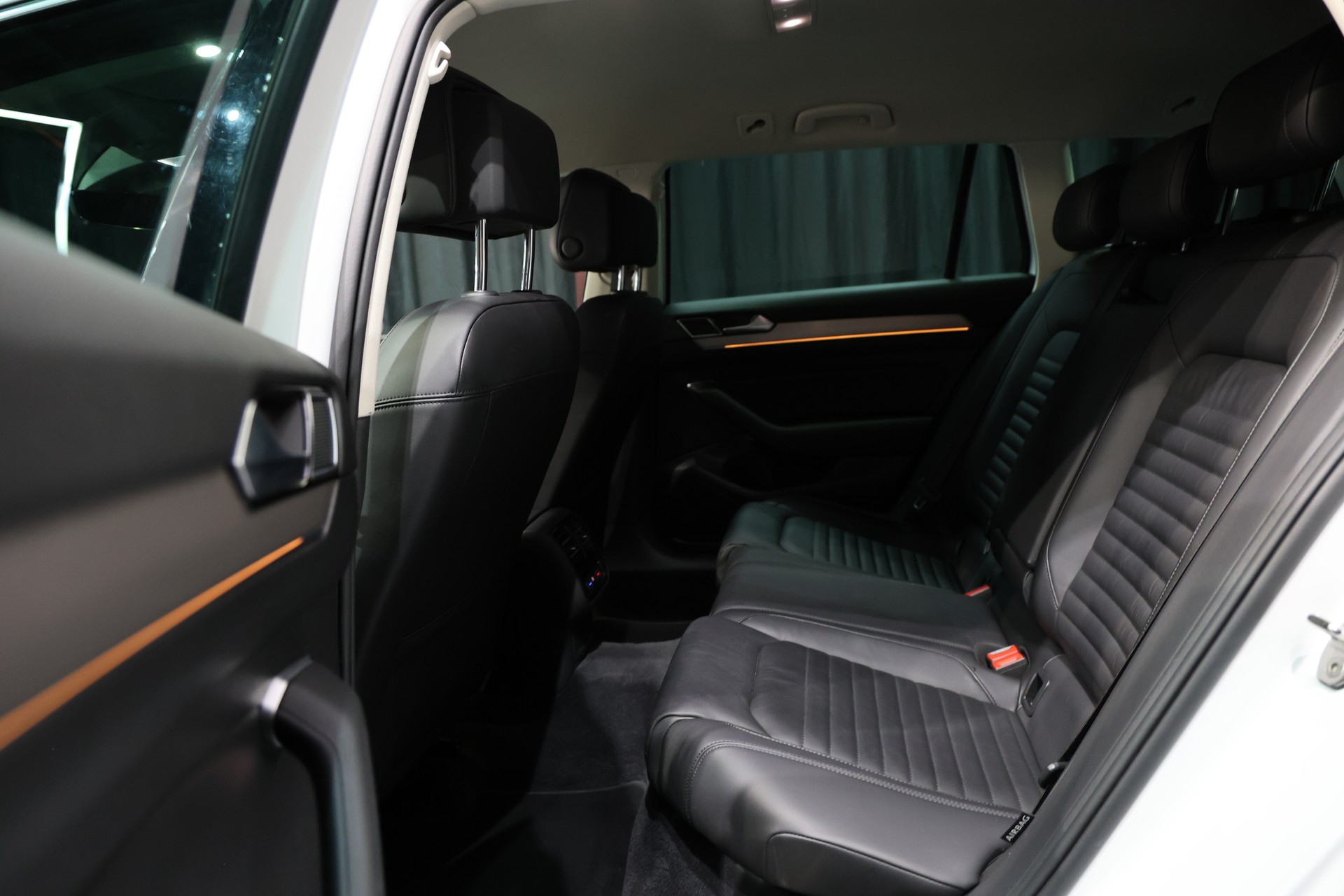 VW Passat Variant 2.0 TDI BMT Highline DSG-image-7