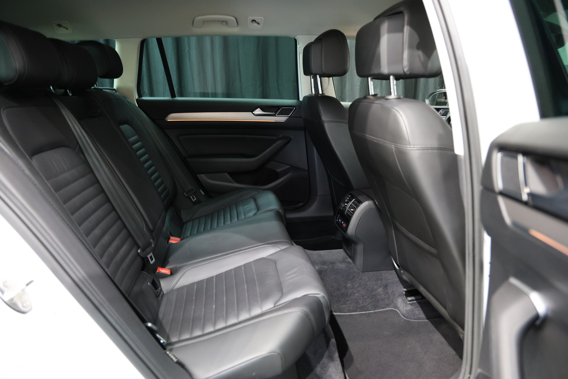 VW Passat Variant 2.0 TDI BMT Highline DSG-image-13