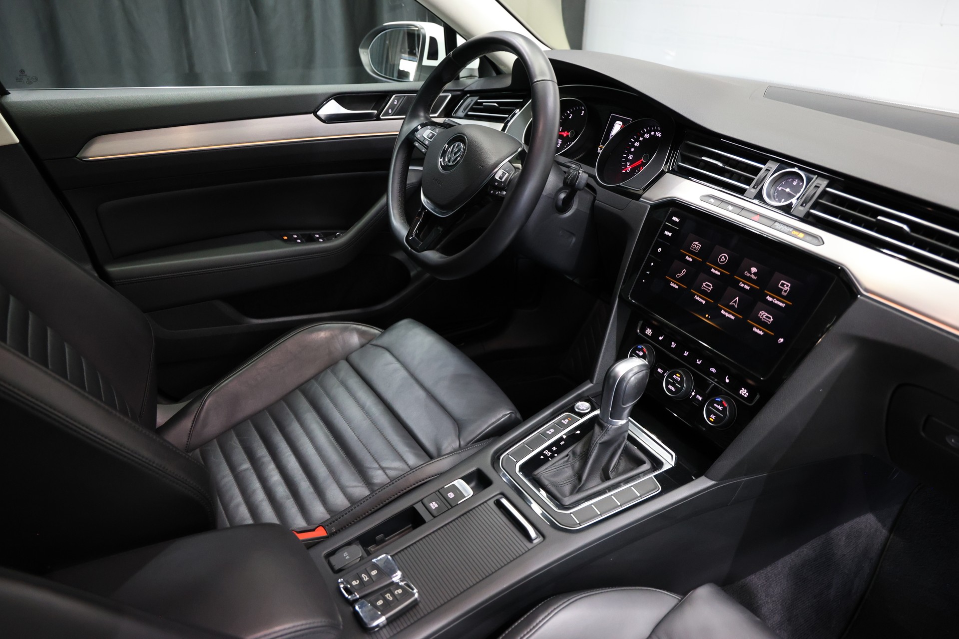 VW Passat Variant 2.0 TDI BMT Highline DSG-image-15