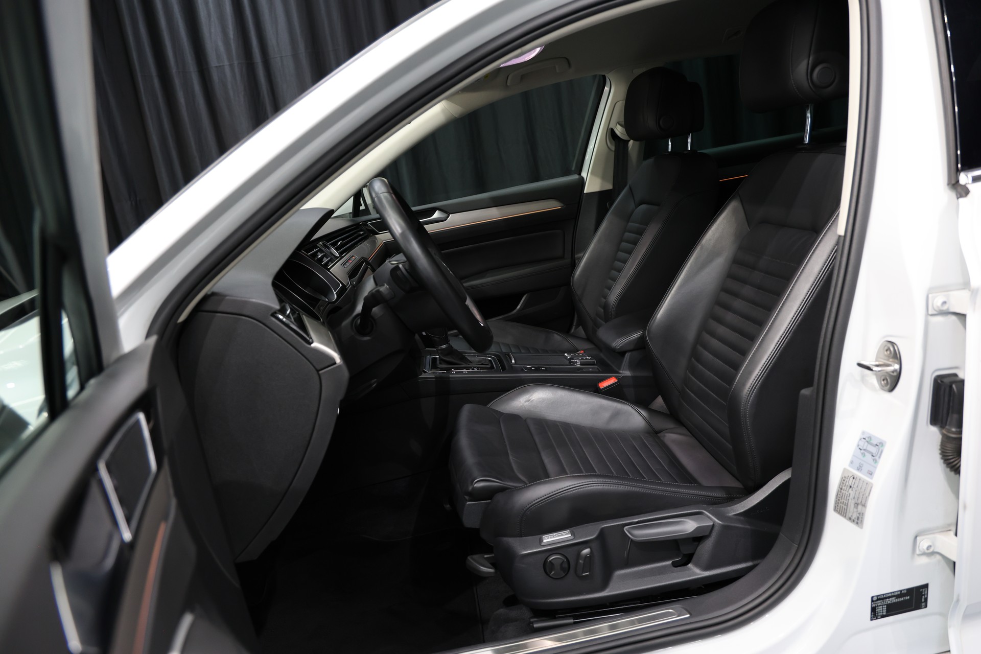 VW Passat Variant 2.0 TDI BMT Highline DSG-image-5