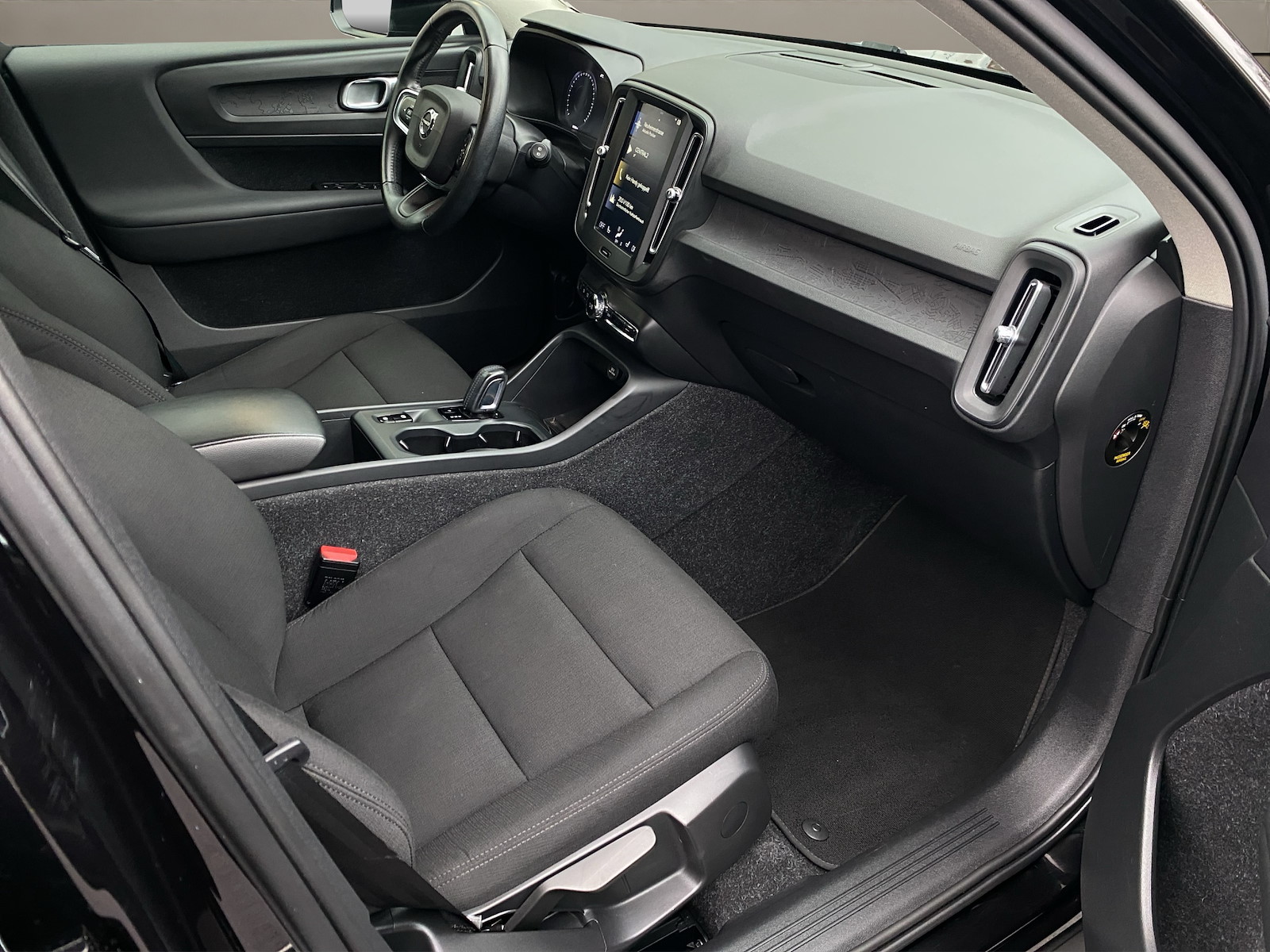 VOLVO XC40 1.5 T3 Momentum Light-image-10