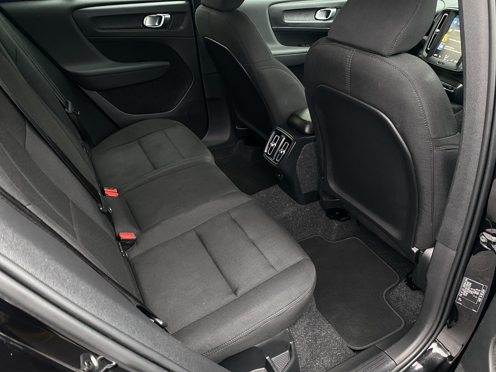 VOLVO XC40 1.5 T3 Momentum Light-image-11