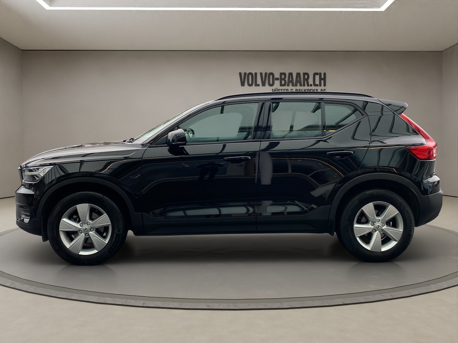 VOLVO XC40 1.5 T3 Momentum Light-showroom-element-1