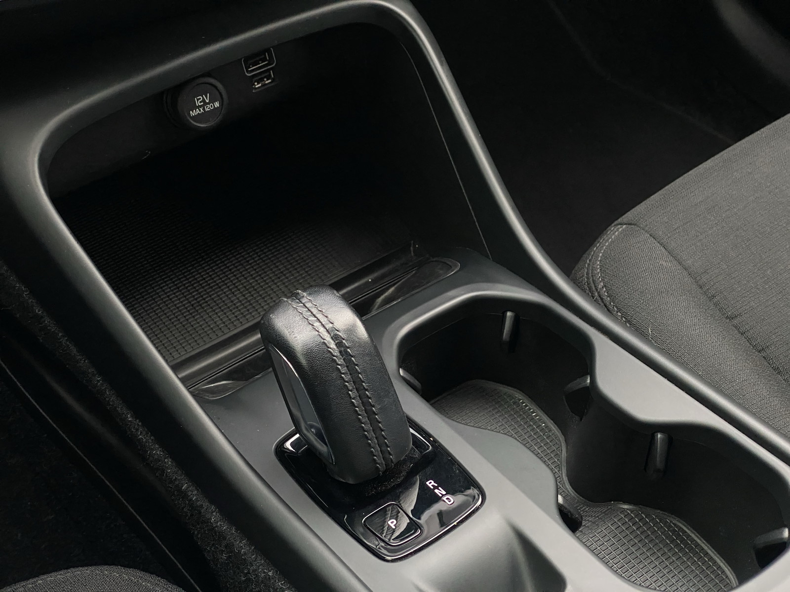 VOLVO XC40 1.5 T3 Momentum Light-image-14