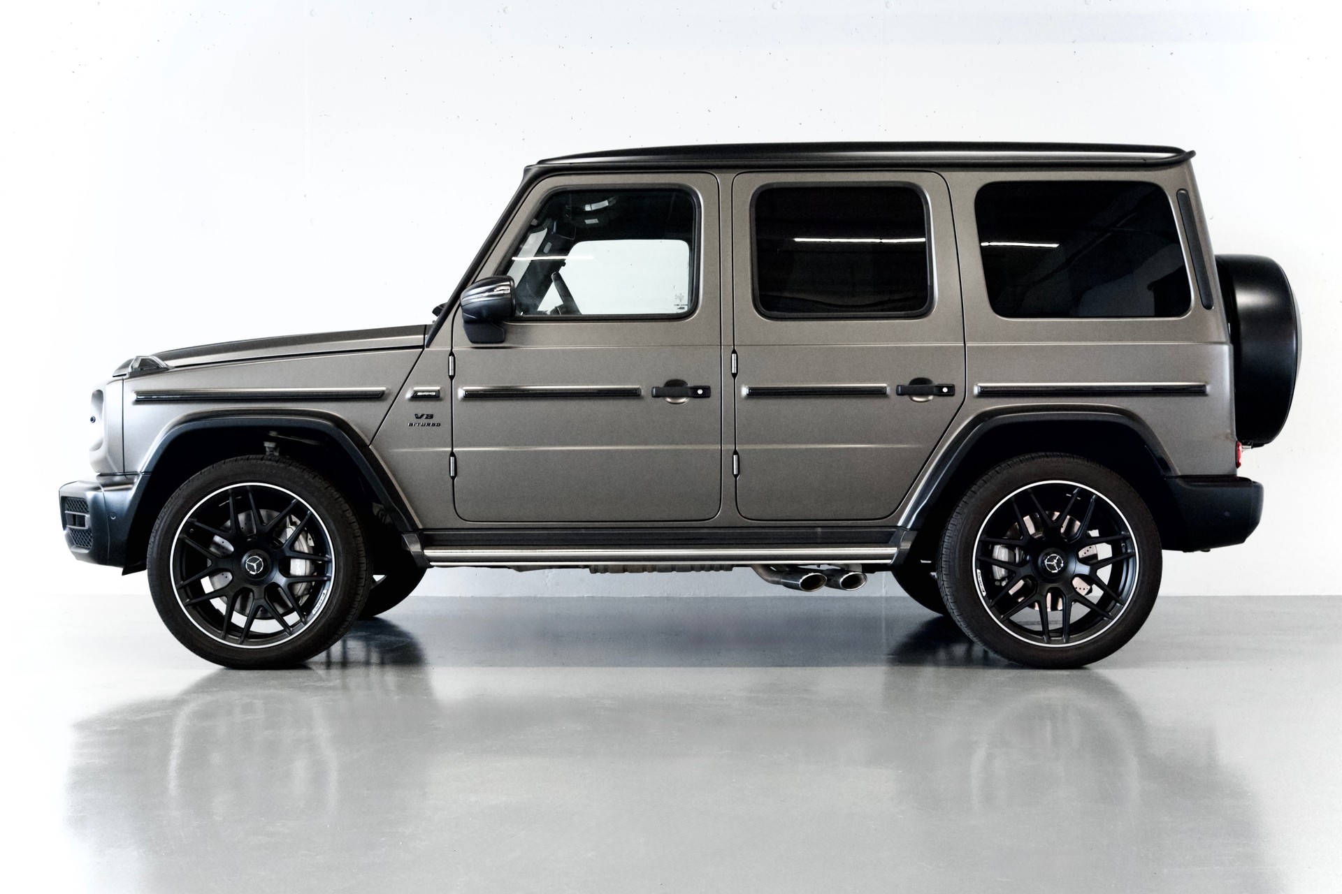 MERCEDES-BENZ G 63 AMG | SONDERLACKIERUNG AMG | CARBON PAKET-image-1