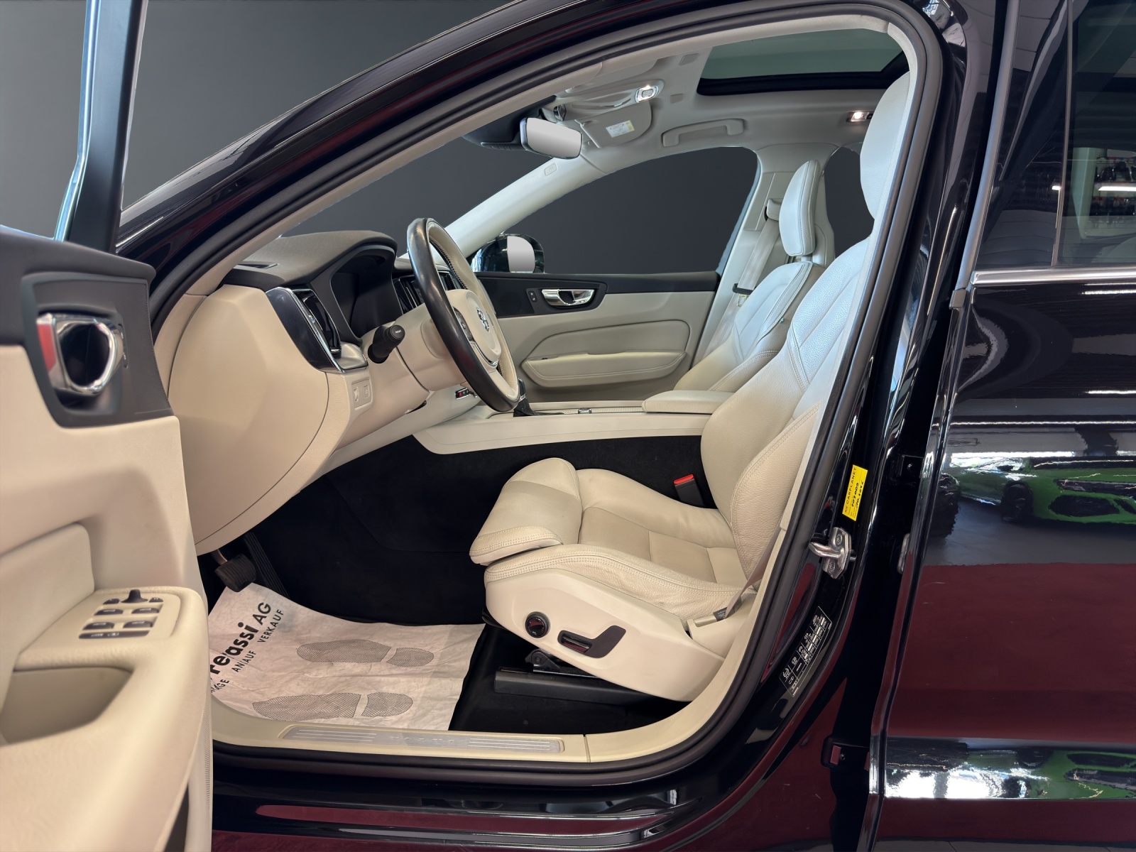 VOLVO XC60 T5 AWD Momentum Geartronic-image-21