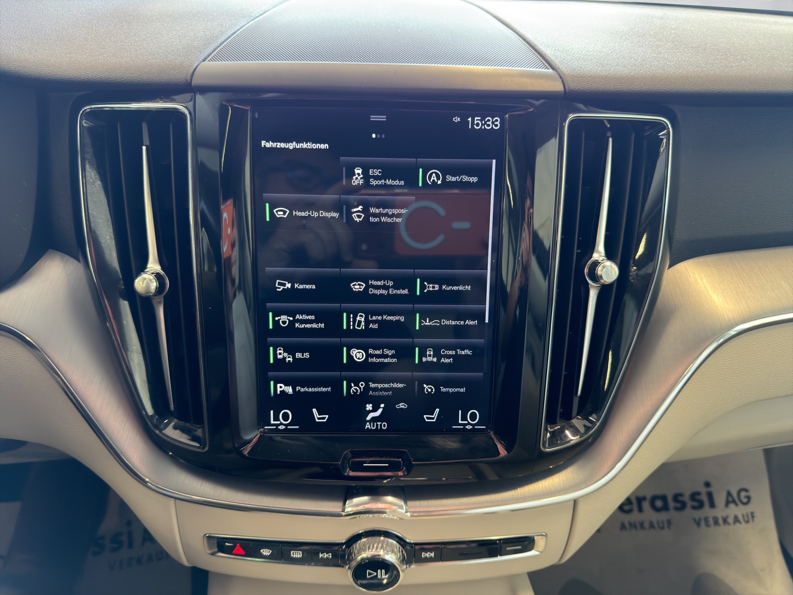 VOLVO XC60 T5 AWD Momentum Geartronic-image-25
