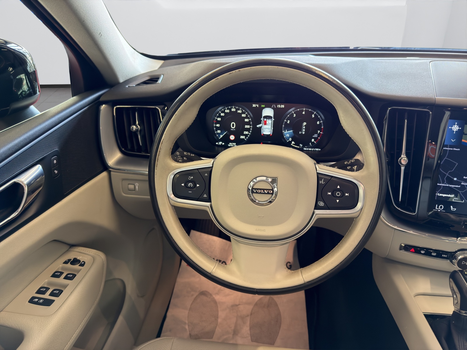VOLVO XC60 T5 AWD Momentum Geartronic-image-13