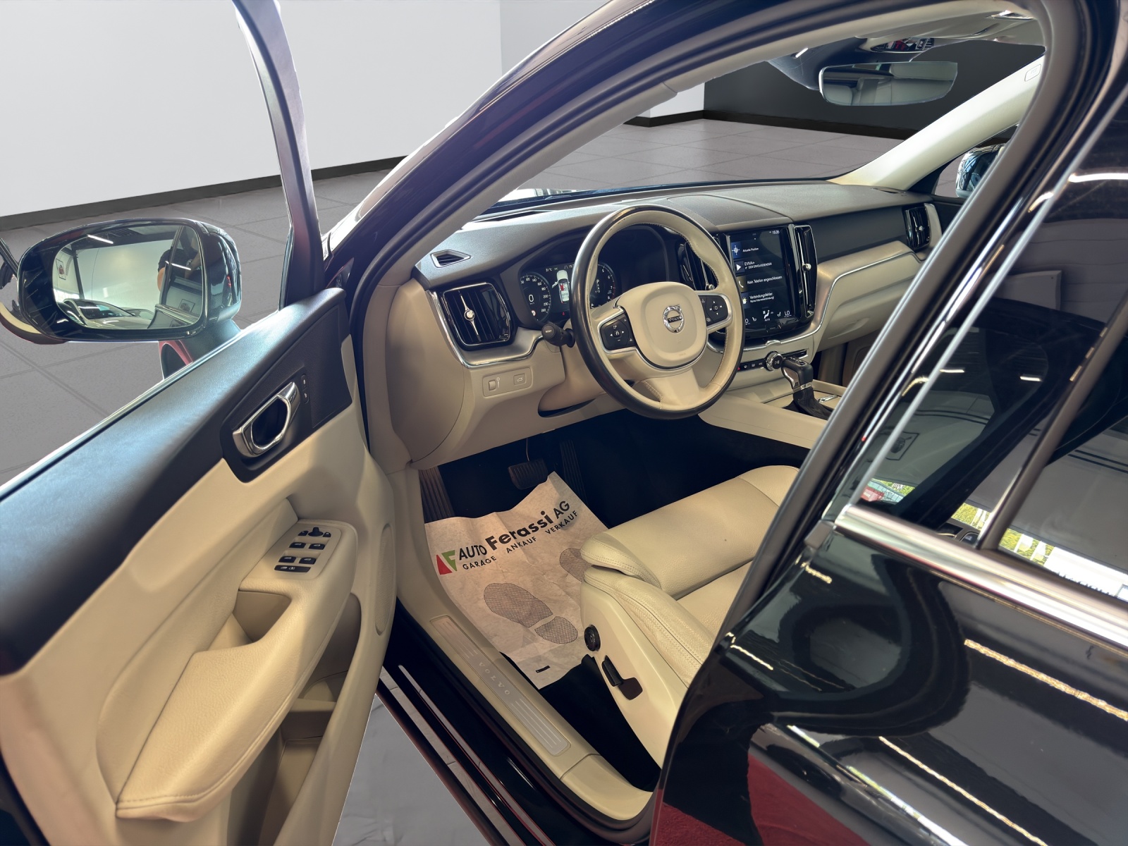 VOLVO XC60 T5 AWD Momentum Geartronic-image-26