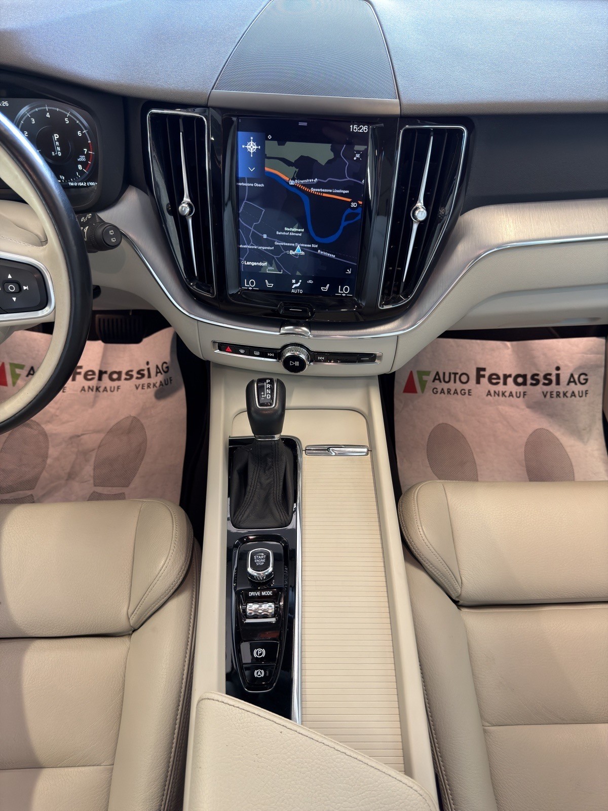 VOLVO XC60 T5 AWD Momentum Geartronic-image-14