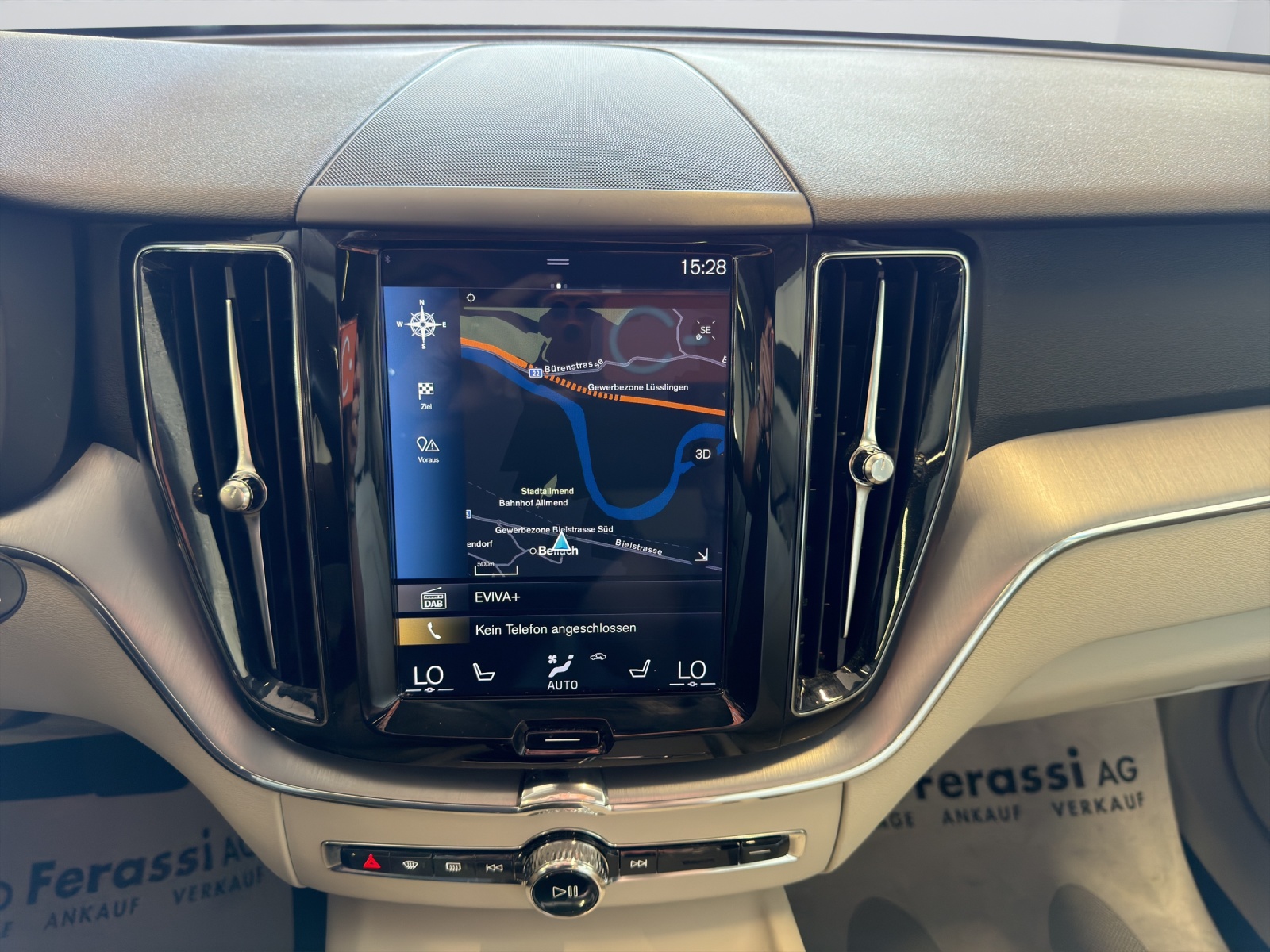 VOLVO XC60 T5 AWD Momentum Geartronic-image-15