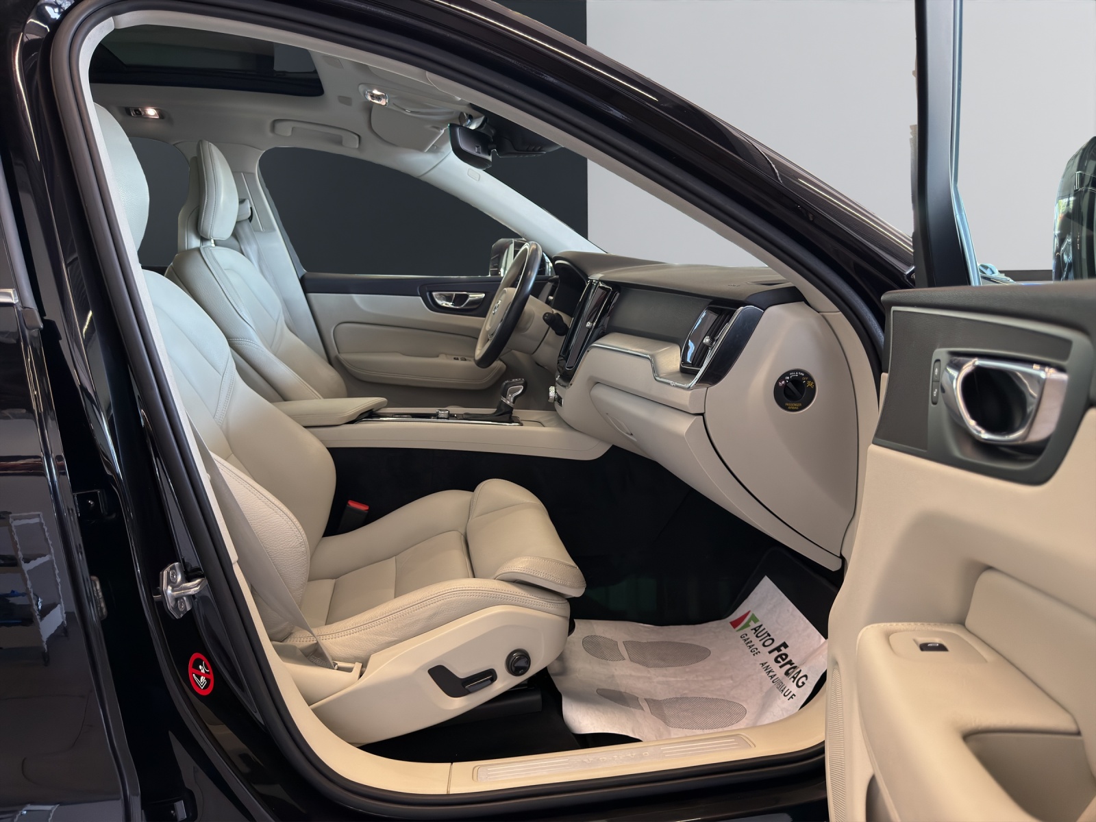 VOLVO XC60 T5 AWD Momentum Geartronic-image-23