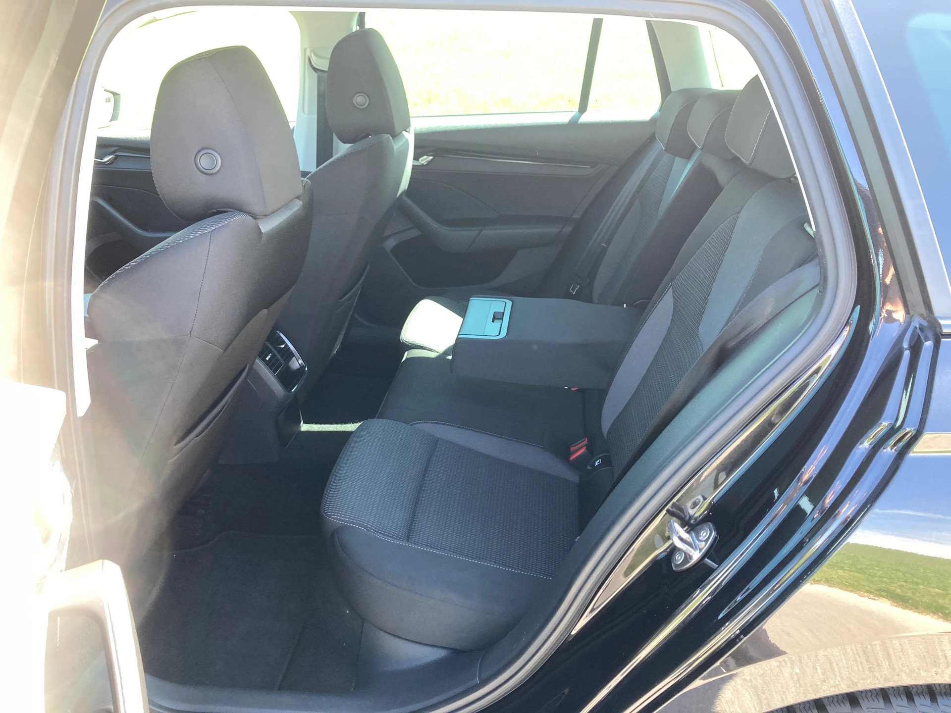 SKODA Octavia Combi 2.0 TDI DSG Ambition-image-7