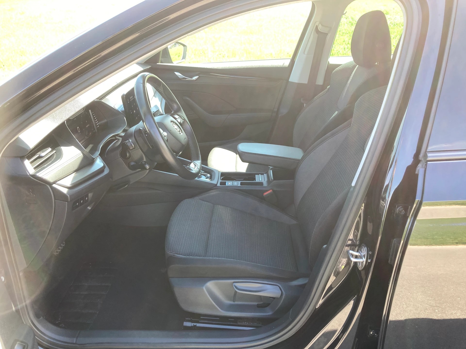SKODA Octavia Combi 2.0 TDI DSG Ambition-image-8