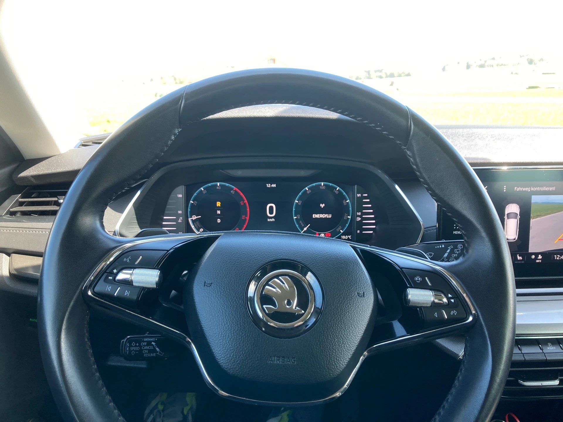 SKODA Octavia Combi 2.0 TDI DSG Ambition-image-13