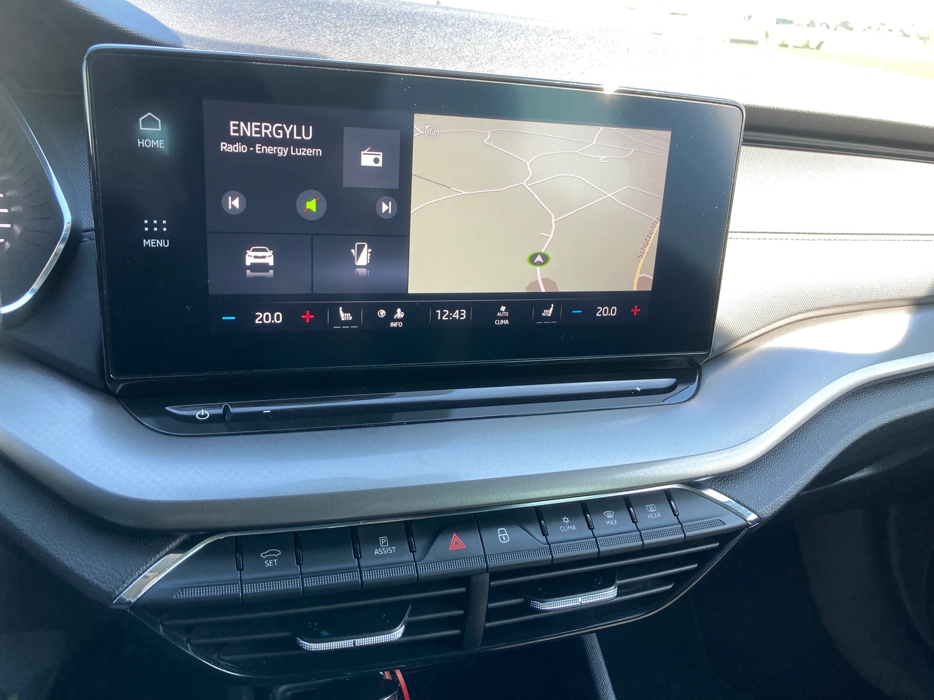 SKODA Octavia Combi 2.0 TDI DSG Ambition-image-10