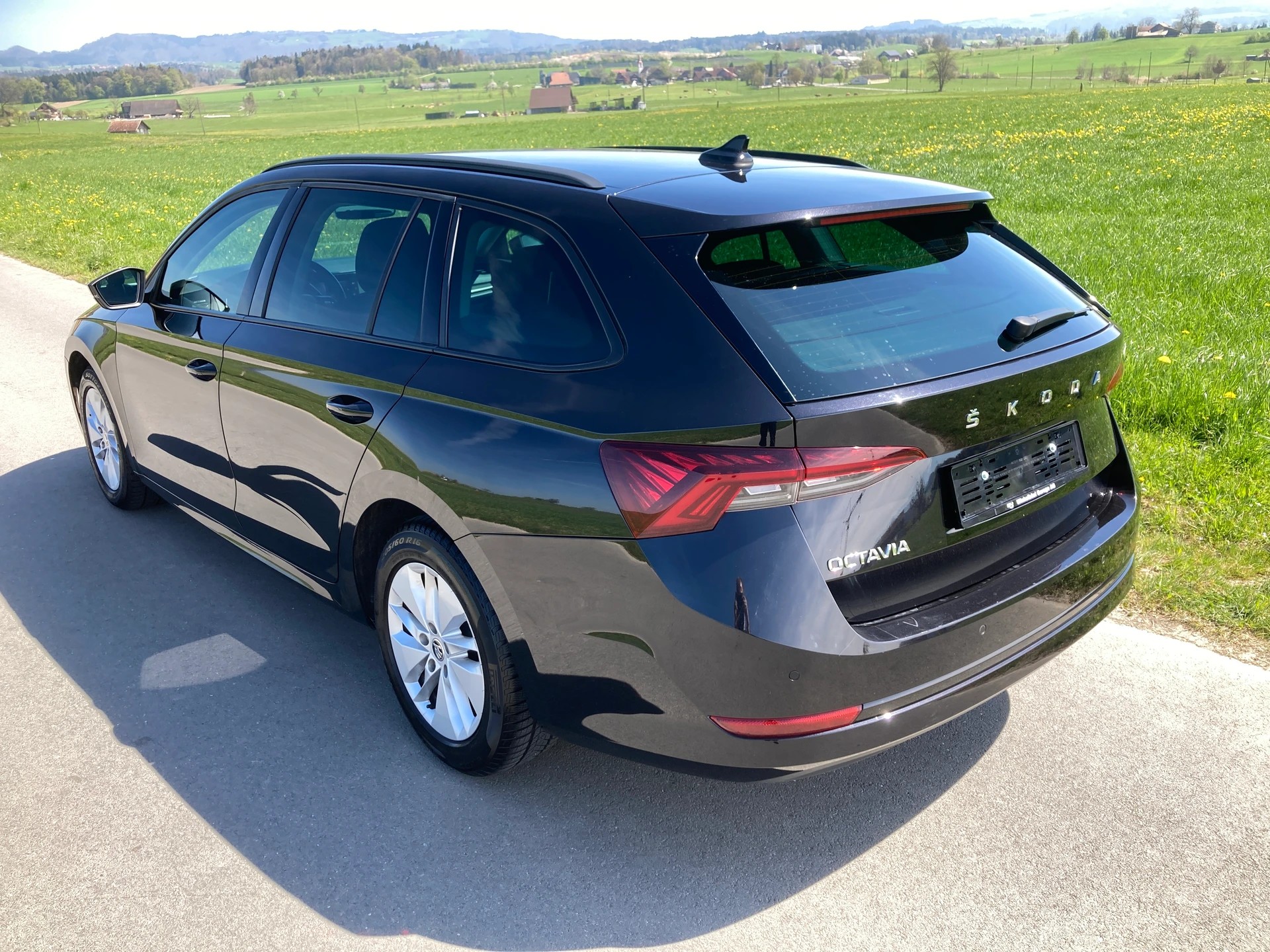 SKODA Octavia Combi 2.0 TDI DSG Ambition-image-3