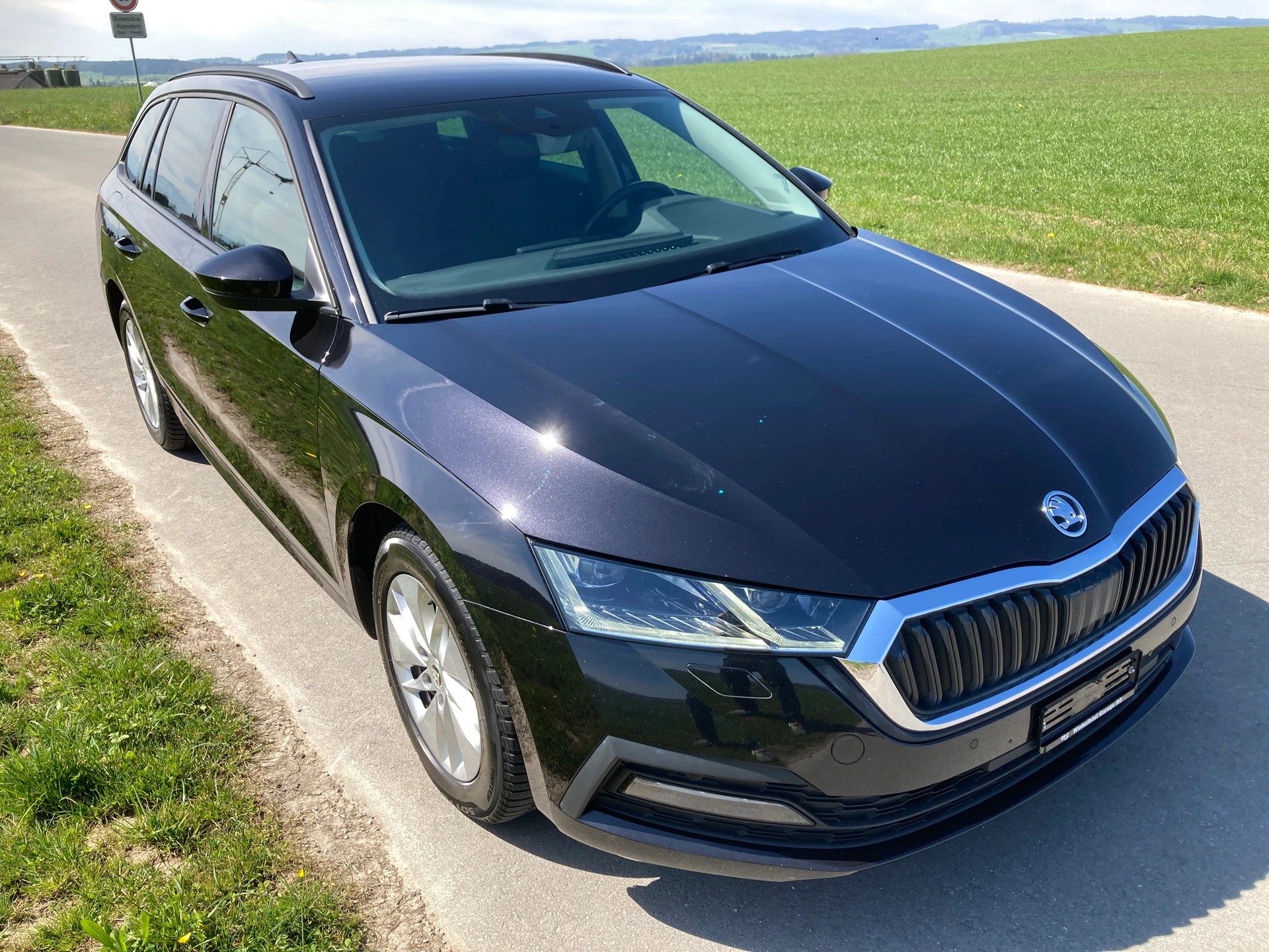 SKODA Octavia Combi 2.0 TDI DSG Ambition-image-1