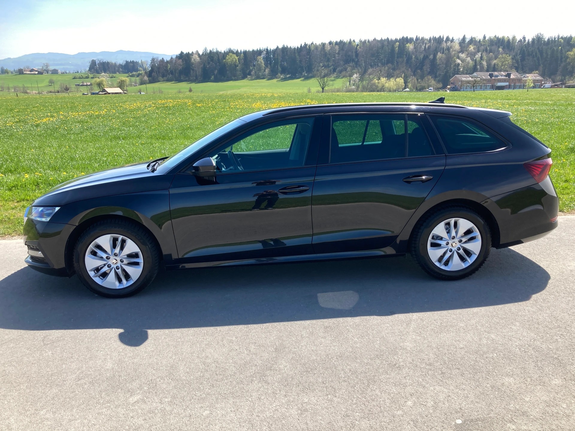 SKODA Octavia Combi 2.0 TDI DSG Ambition-image-4