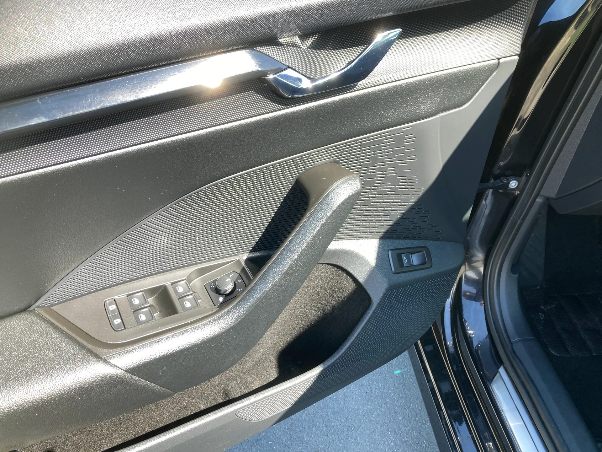 SKODA Octavia Combi 2.0 TDI DSG Ambition-image-9