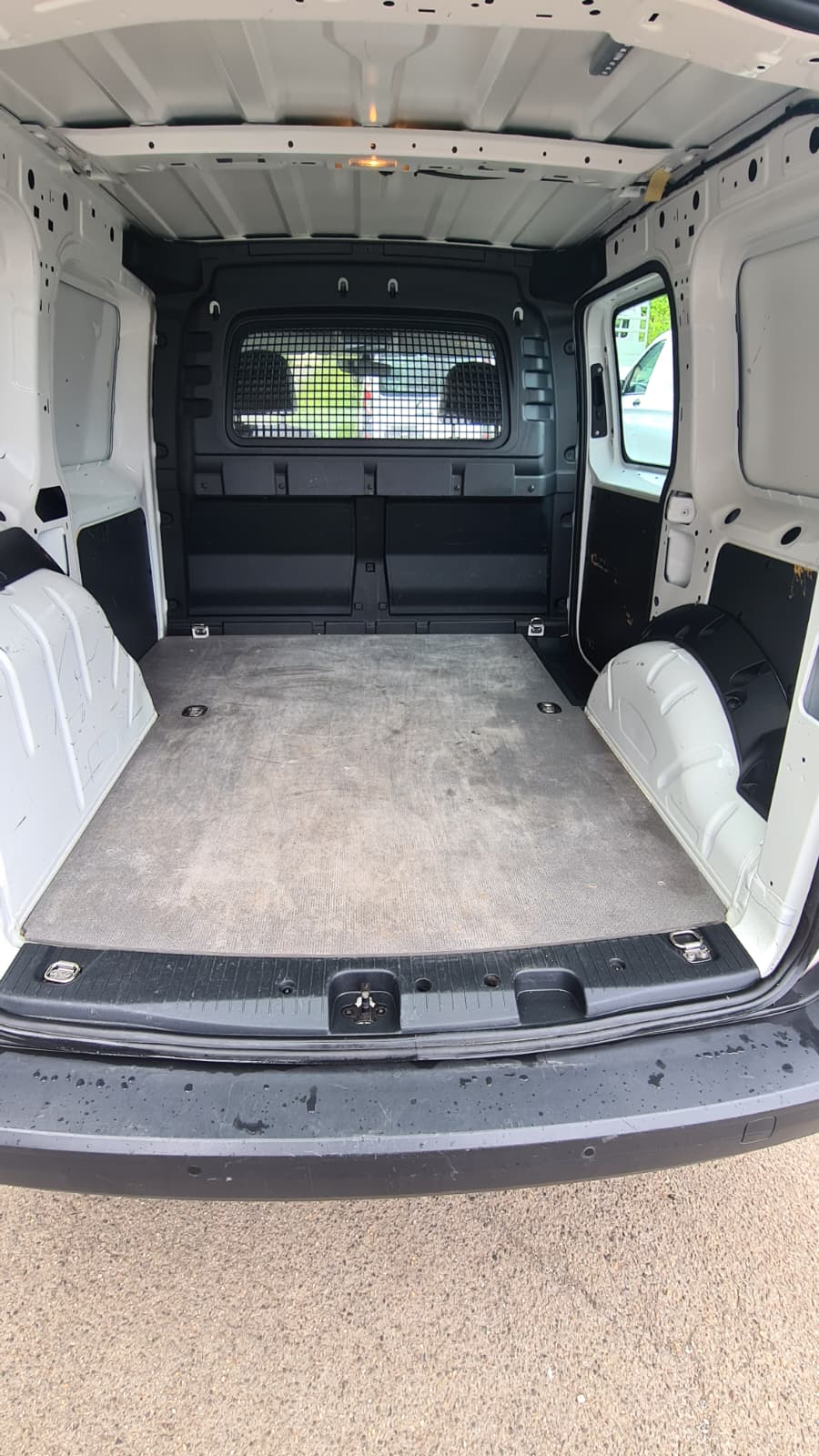 VW Caddy Cargo 2.0TDI ** Gr-Navigationssystem ** Klimaanlage ** Tempomat ** PDC Hinten ** Ab MFK & Service **-image-8
