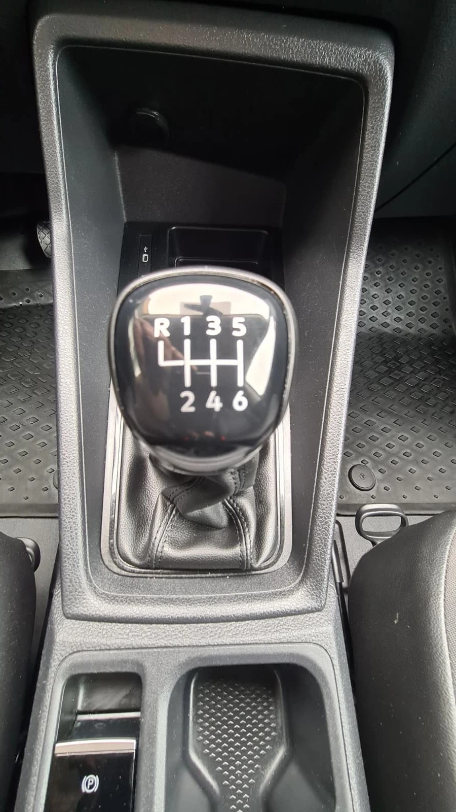VW Caddy Cargo 2.0TDI ** Gr-Navigationssystem ** Klimaanlage ** Tempomat ** PDC Hinten ** Ab MFK & Service **-image-12