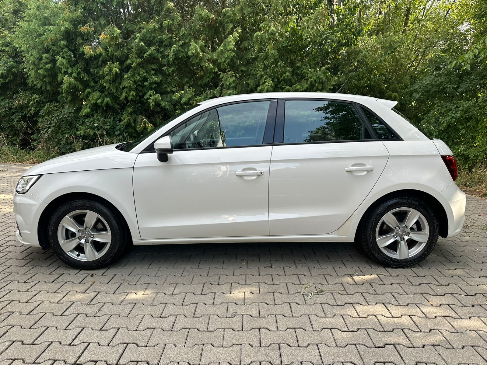 AUDI A1 Sportback 1.0 TFSI-image-2