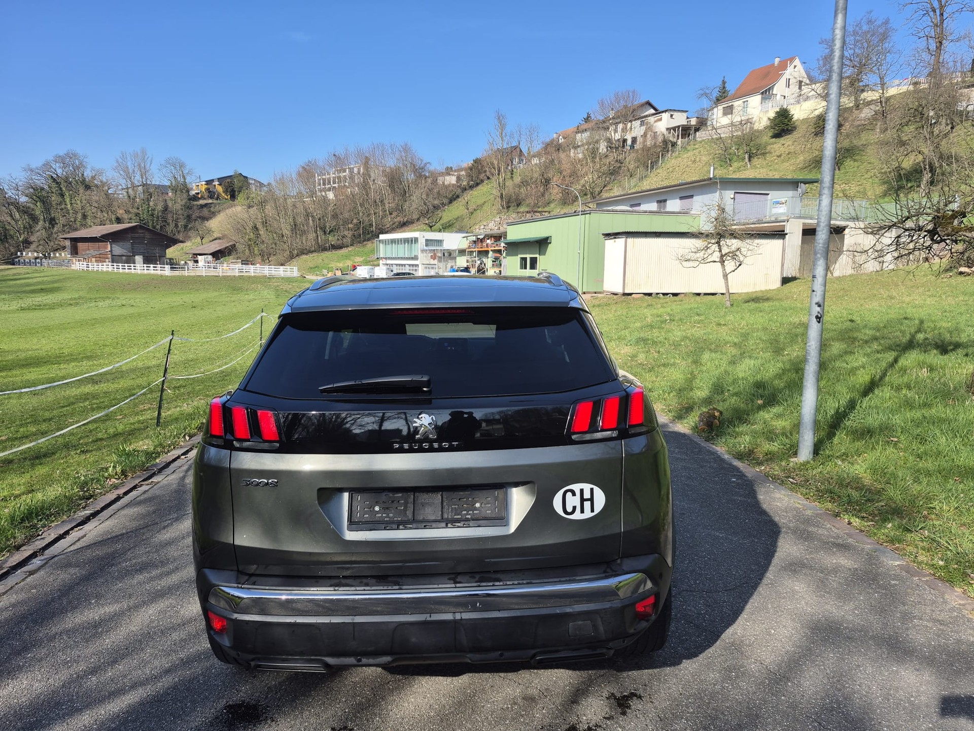 PEUGEOT 3008 1.2 PureTech Business Line EAT-image-3