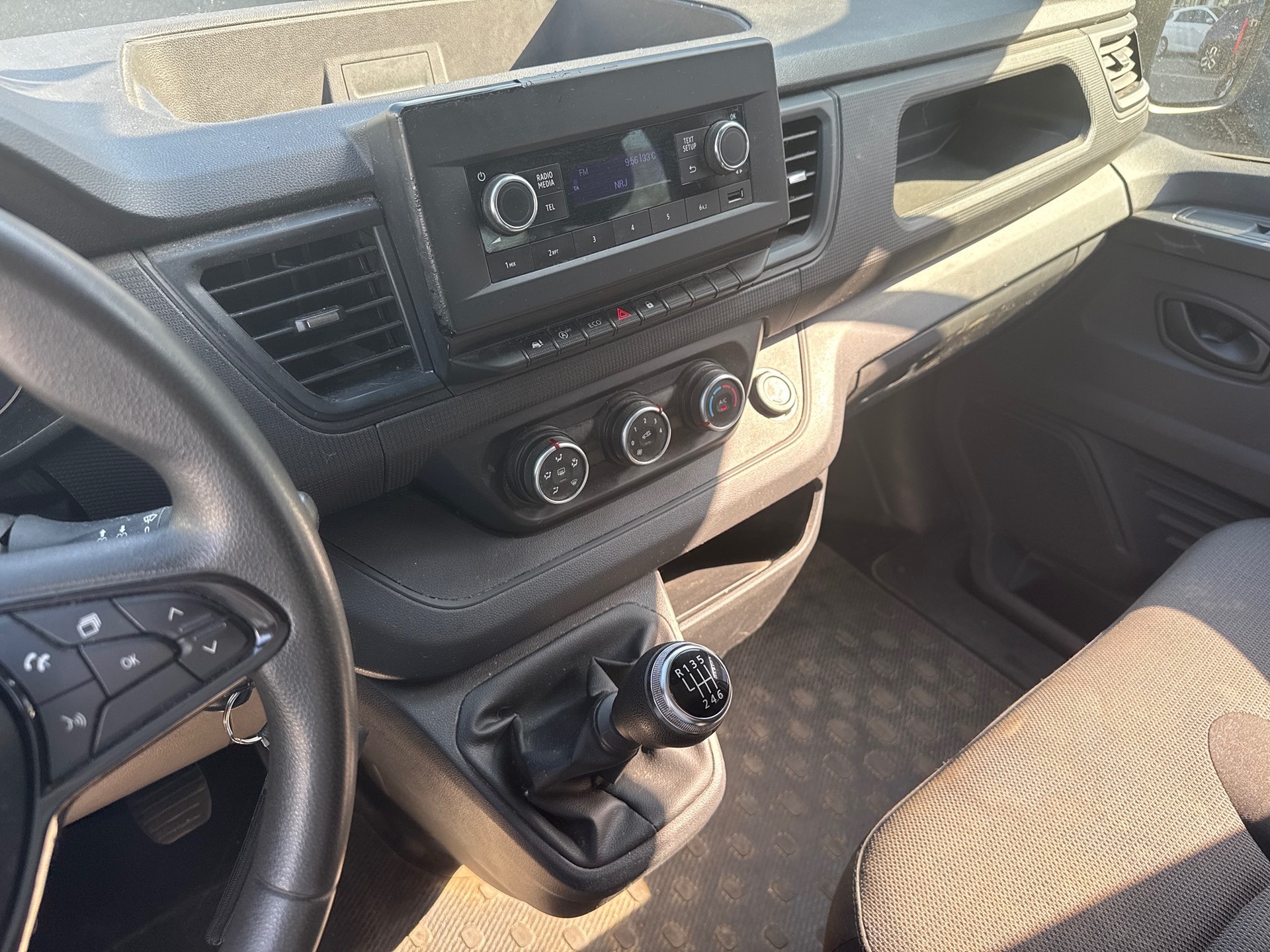 RENAULT Trafic 2.0 Blue dCi110 Business L2H1 EN ** Frisch ab MFK & Service ** CH Auto ** 1. Hand ** Nutzlast 1040 kg **-image-4