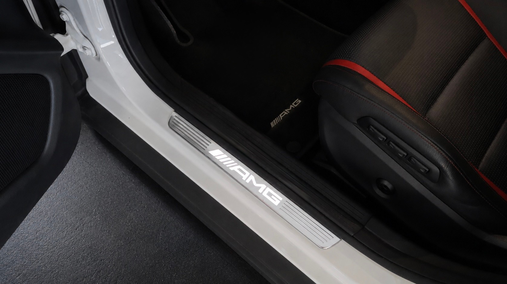 MERCEDES-BENZ GLA 45 AMG 4Matic 7G-DCT-image-2