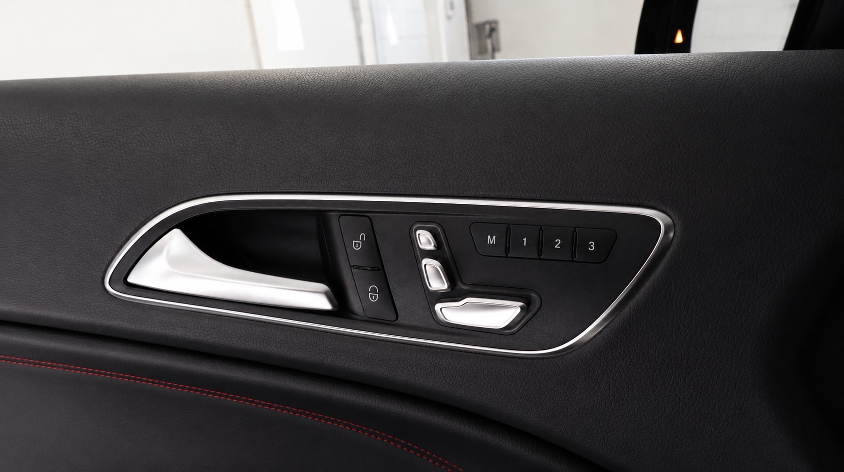 MERCEDES-BENZ GLA 45 AMG 4Matic 7G-DCT-image-17