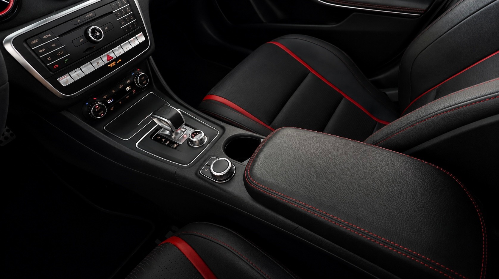 MERCEDES-BENZ GLA 45 AMG 4Matic 7G-DCT-image-11