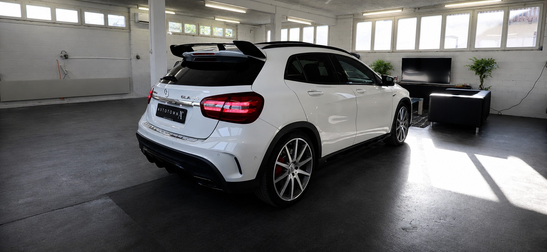MERCEDES-BENZ GLA 45 AMG 4Matic 7G-DCT-image-1