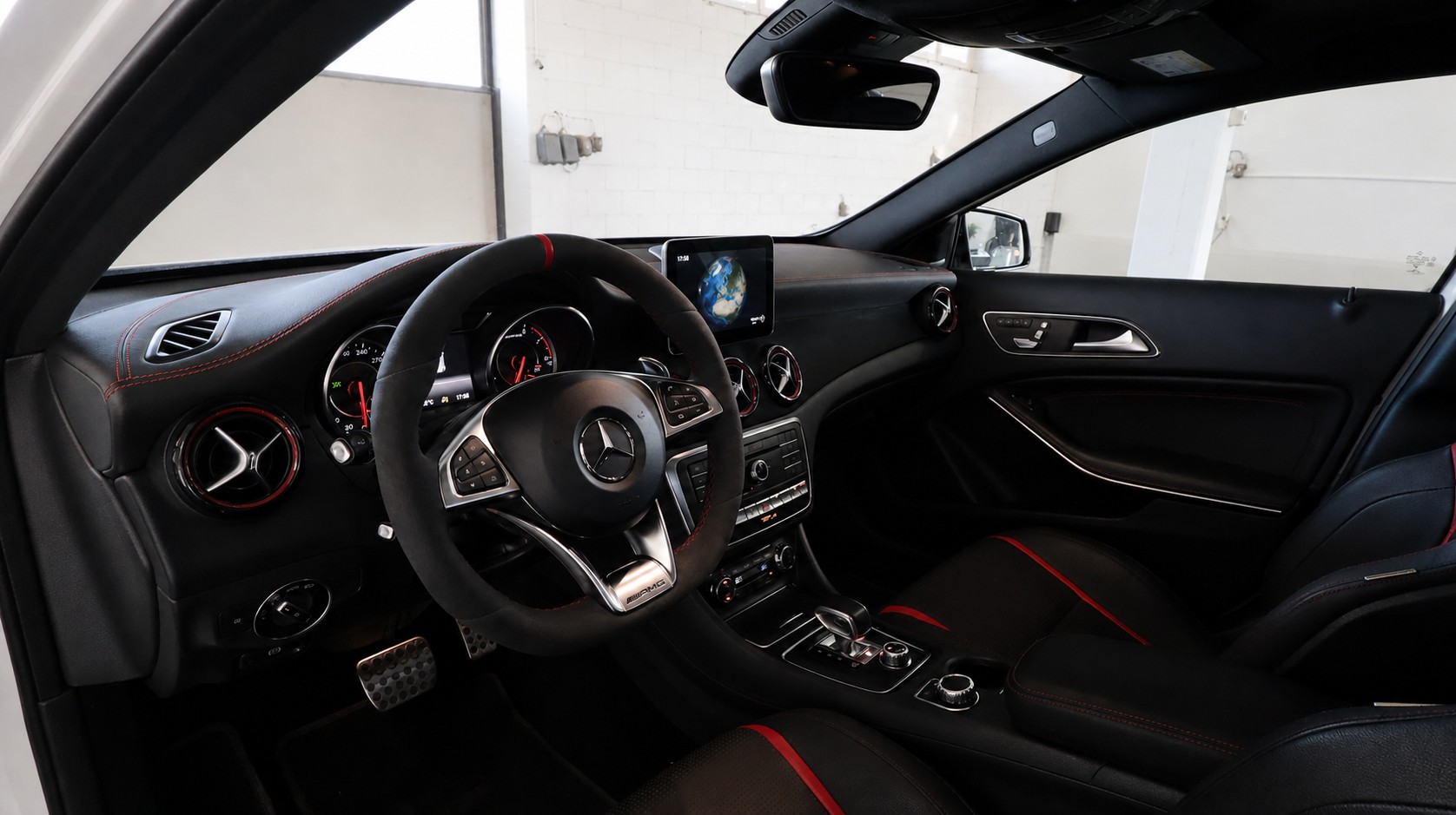 MERCEDES-BENZ GLA 45 AMG 4Matic 7G-DCT-image-3