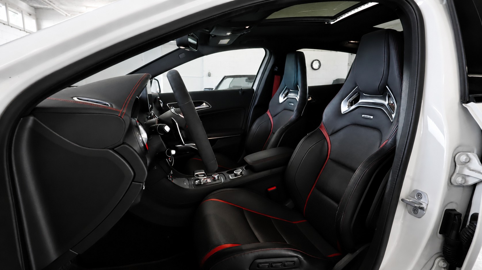 MERCEDES-BENZ GLA 45 AMG 4Matic 7G-DCT-image-4