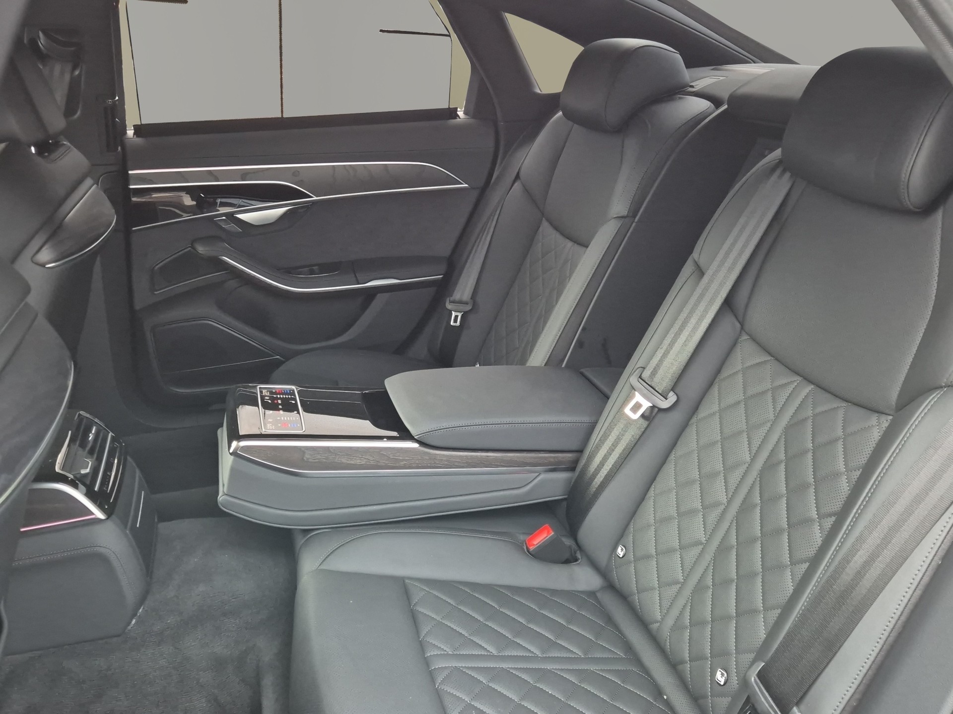AUDI A8 60 TFSI e quattro tiptronic-image-15
