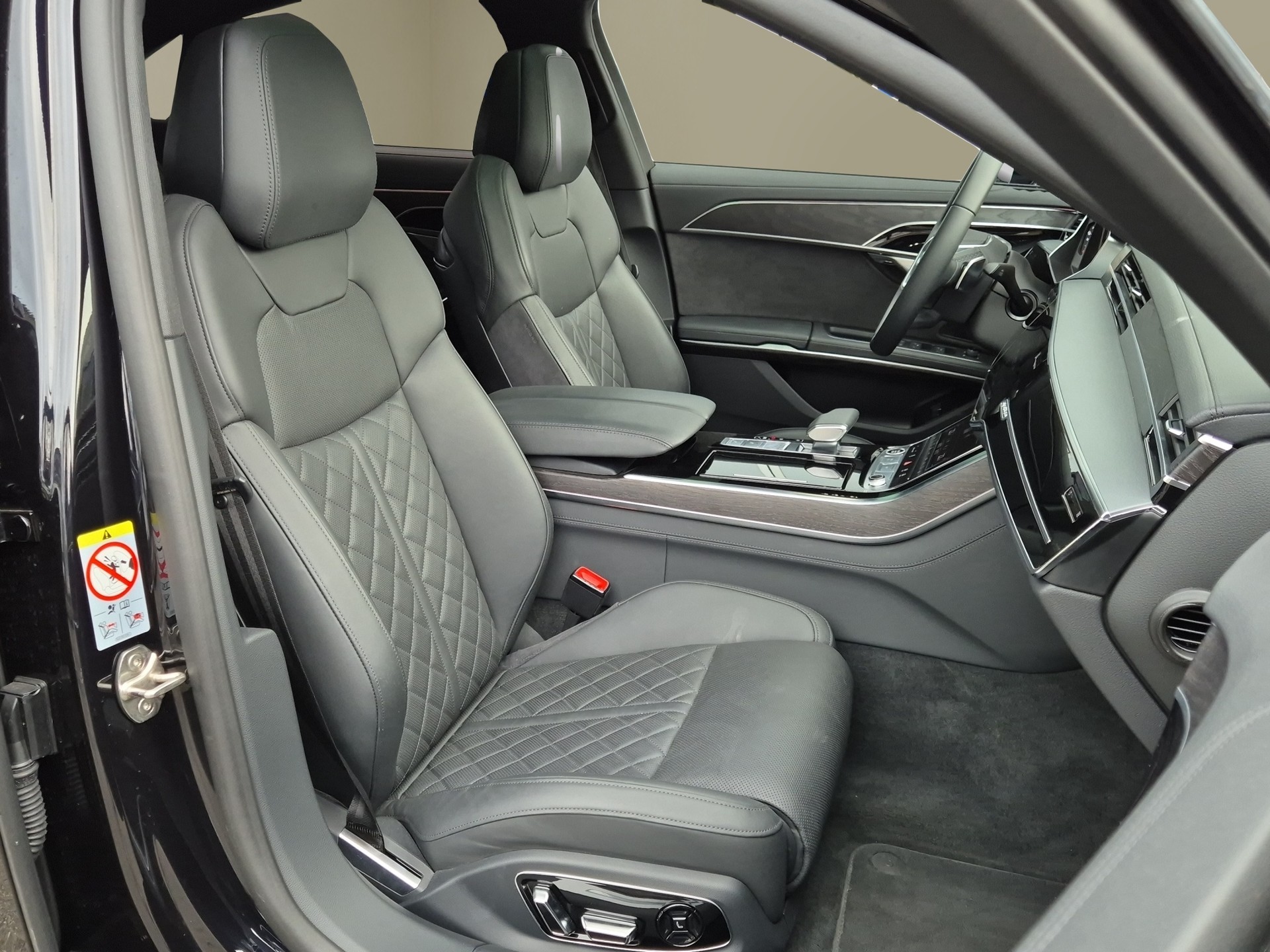 AUDI A8 60 TFSI e quattro tiptronic-image-16