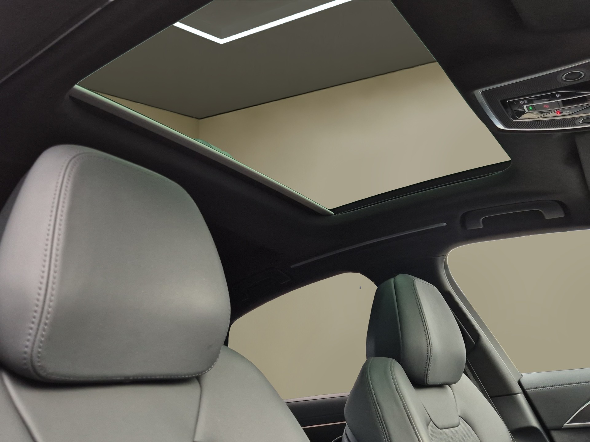 AUDI A8 60 TFSI e quattro tiptronic-image-22