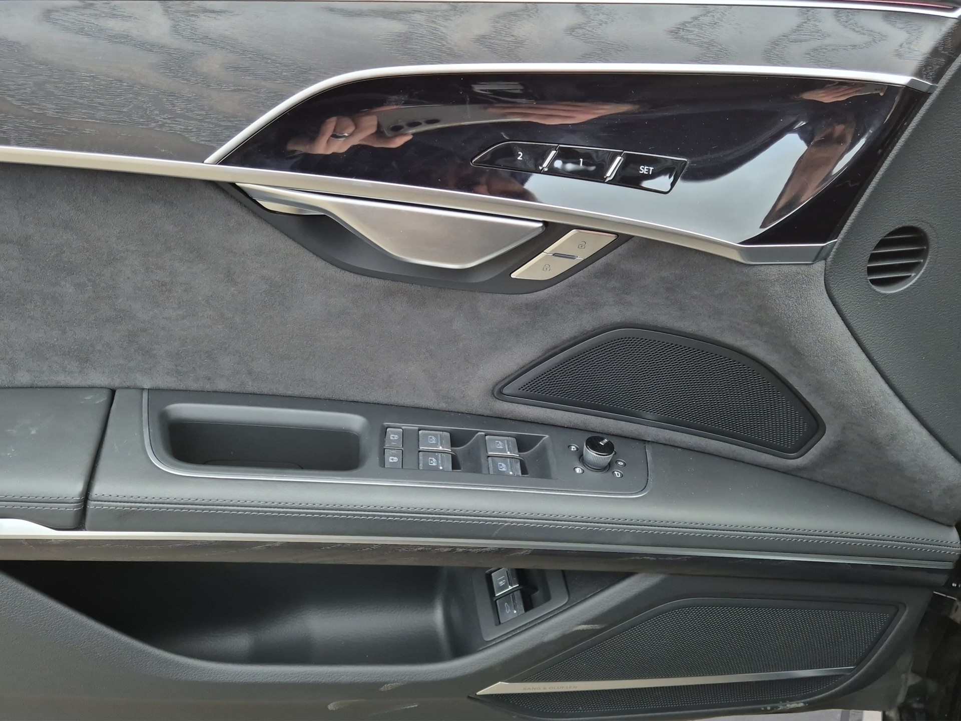 AUDI A8 60 TFSI e quattro tiptronic-image-13