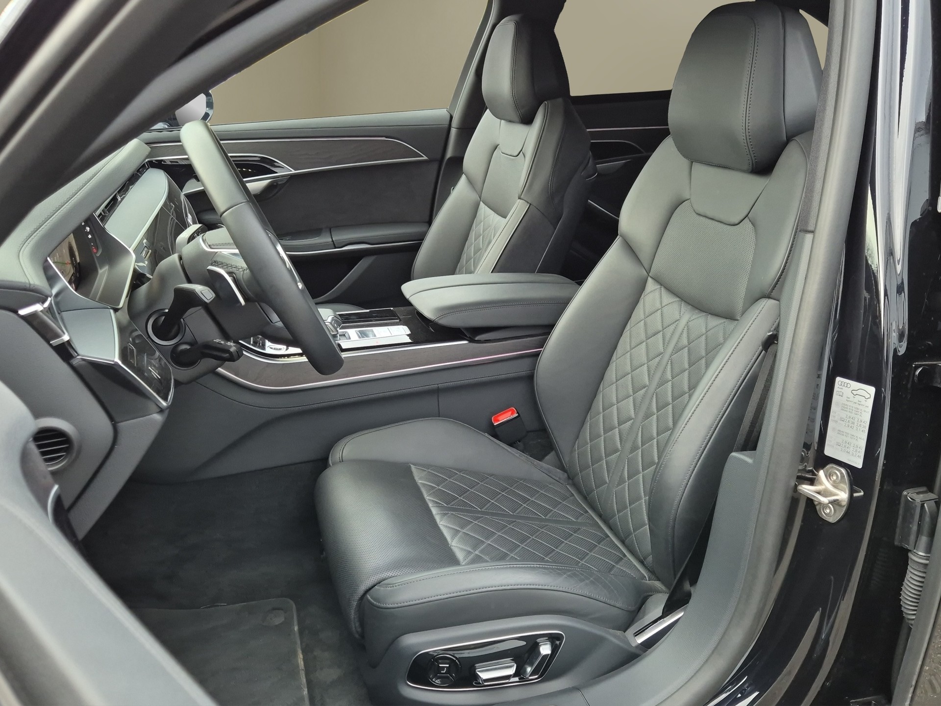 AUDI A8 60 TFSI e quattro tiptronic-image-8