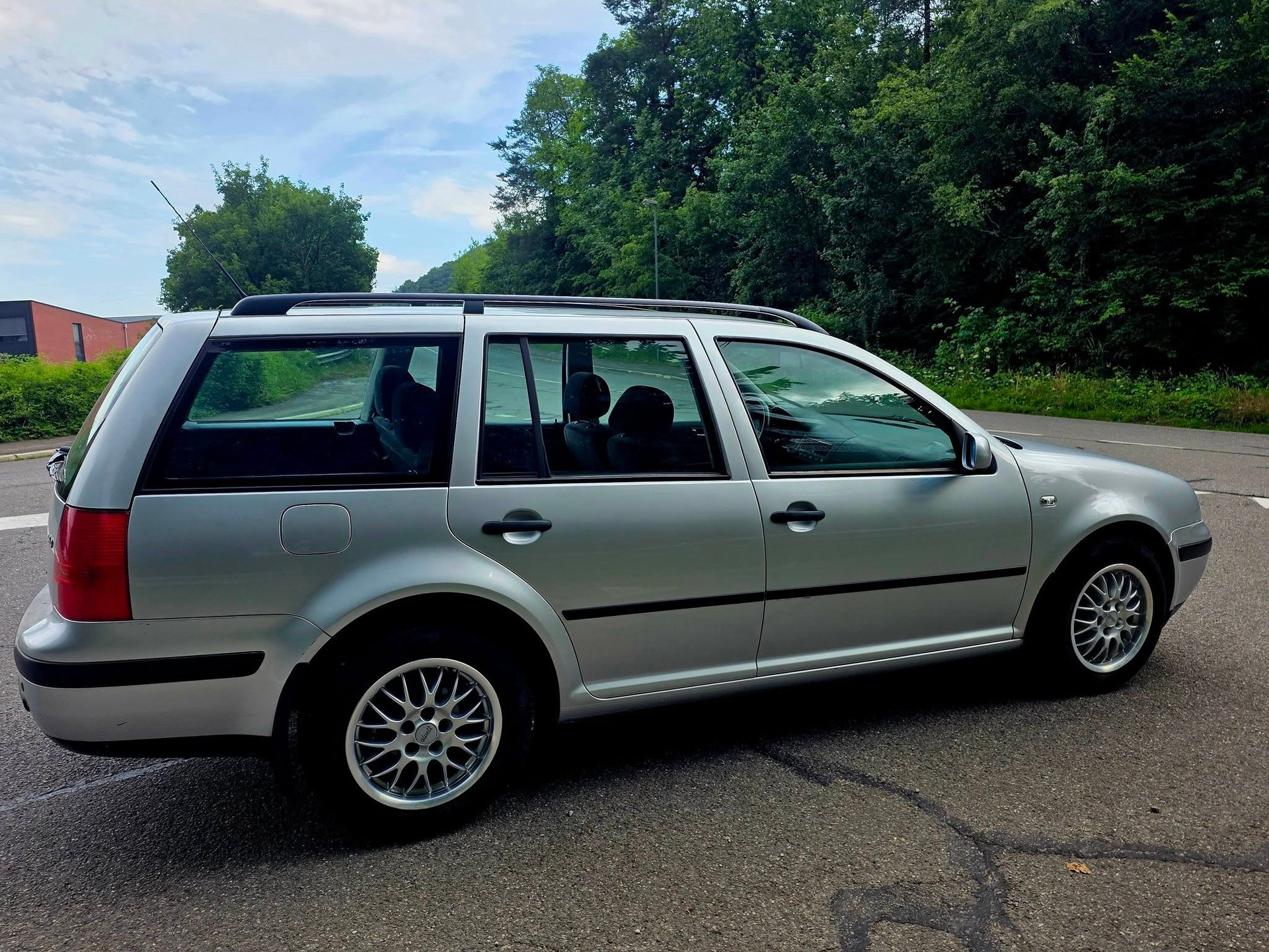 VW Golf Variant 2.0 Comfortline-image-10