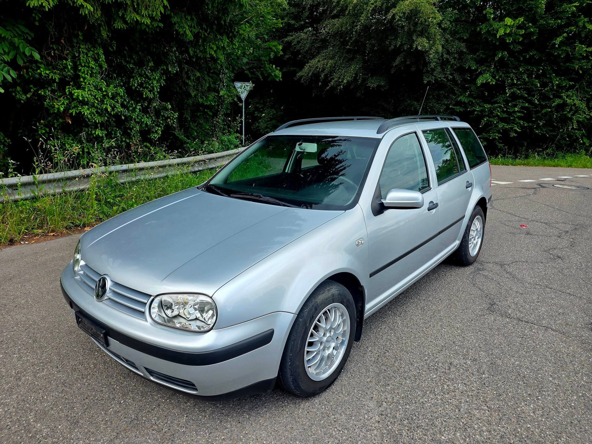 VW Golf Variant 2.0 Comfortline-image-12